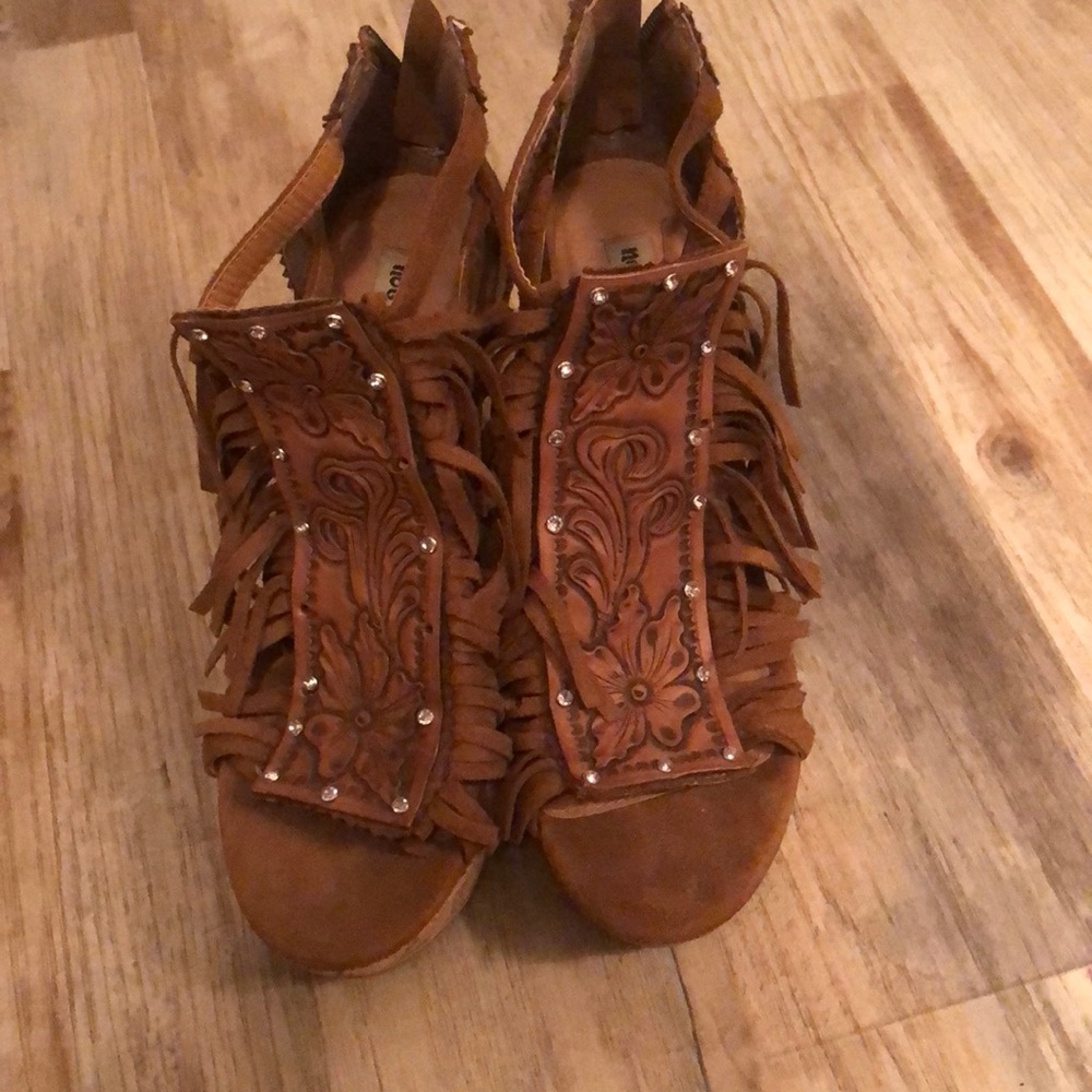 Western leather tooled wedges